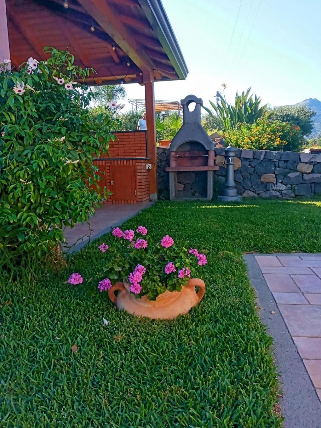 Taormina Villa Ibiscus Alcantara Gaggi Exteriér fotografie